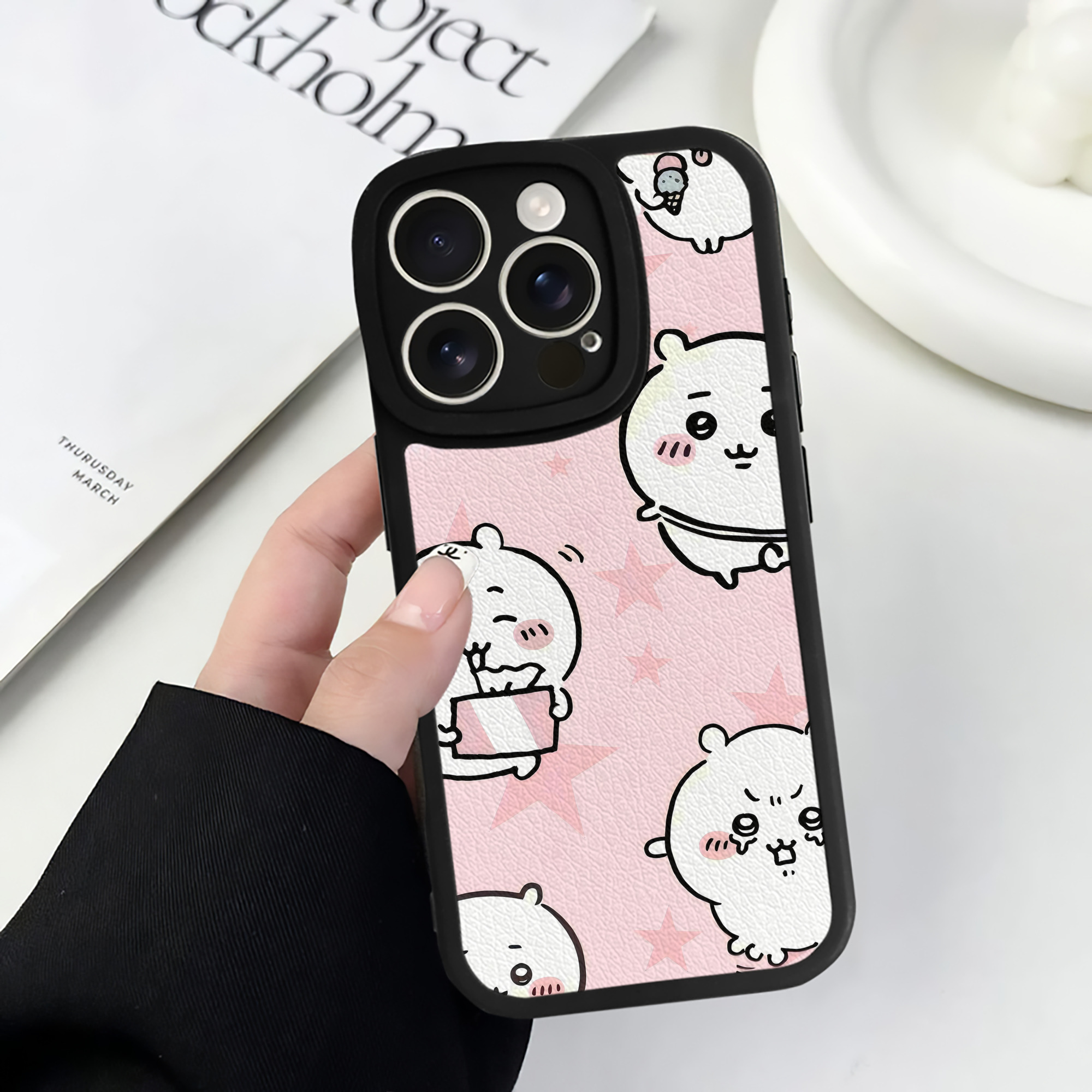 （画像用） ちいかわ Chii-kawa 【iPhone 16シリーズ対応】シリコンスマホケース（レザー調） 材質：シリコン